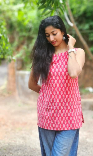 Sleeveless Cotton Kurti – Red Hand Block Printed Tunic Top