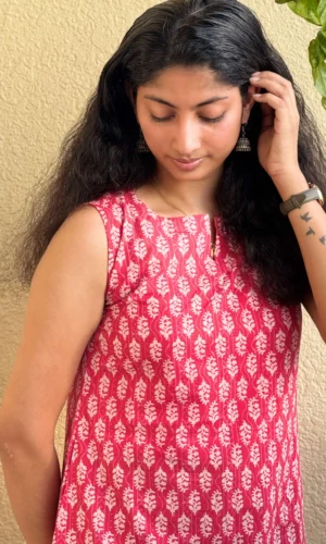 Women’s Sleeveless Cotton Kurti – Red Hand Block Printed Tunic Top for Casual & Office Wear